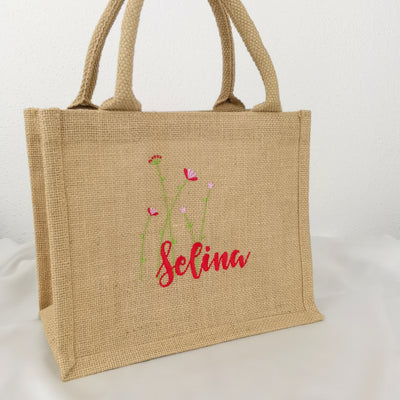 Jutetasche bestickt mit Name und zarte lange Blumen