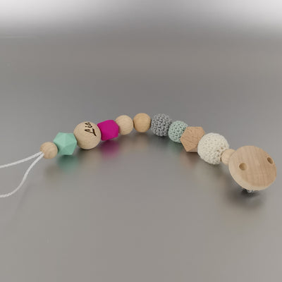 Schnullerkette aus Holz und farbigen Häkelperlen mit Namensperle, gravierte Perle, Geschenk zur Geburt, individuelle Babygeschenke, Taufgeschenk
