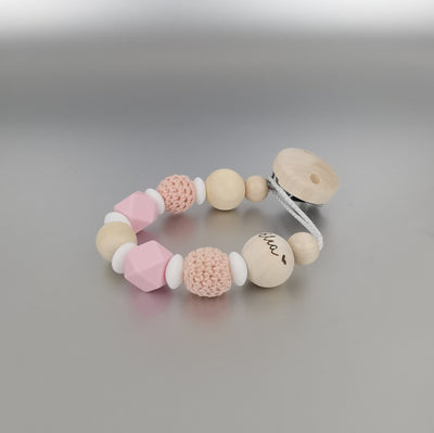 Schnullerkette aus Holzperlen, Silikon und farbigen Häkelperlen mit Namensperle, gravierte Perle, Geschenk zur Geburt, individuelle Babygeschenke, Taufgeschenk